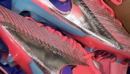 愿望达成，索博斯洛伊晒维尼修斯送给他的后者专属战靴