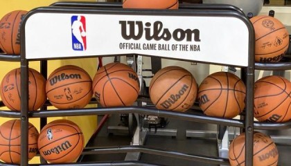 辉达娱乐-NBA换球感觉如何？邓罗：新球更黏 我还没完全适应